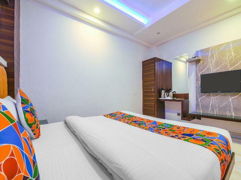 Oyo 15836 Pleasure River Front Resort Tuem Luaran gambar